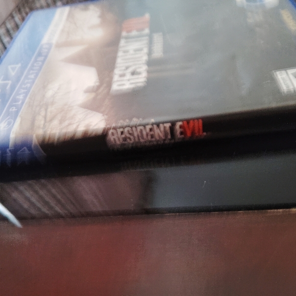 PlayStation 4 Resident Evil Biohazard Video Game Disc - Picture 3 of 10